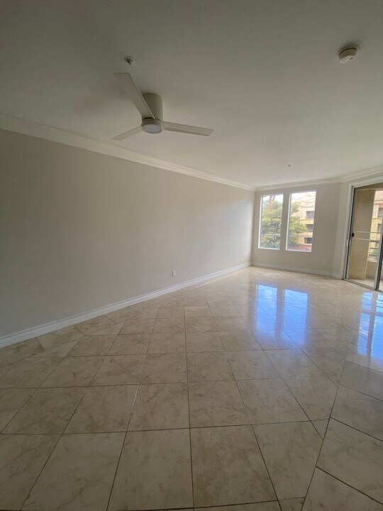 220 E Flamingo Rd in Las Vegas, NV - Building Photo
