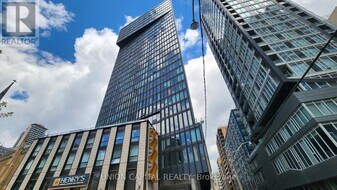 60 Shuter St in Toronto, ON - Building Photo