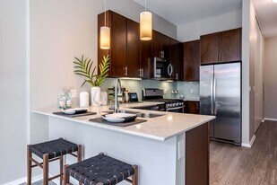 619 W Randolph St in Chicago, IL - Building Photo