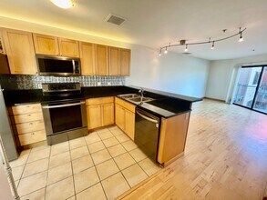 910 NW Naito Pky in Portland, OR - Building Photo - Building Photo