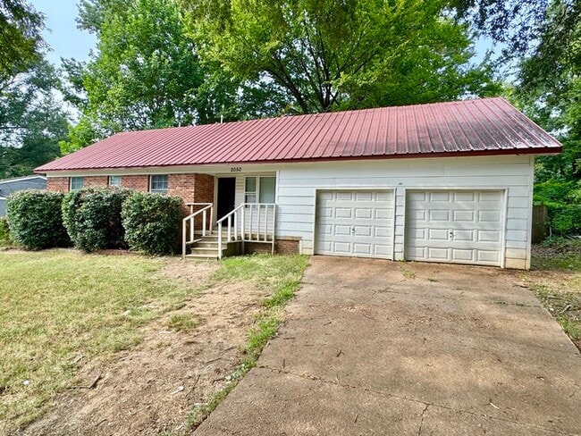 2050 Sharon Ln in Memphis, TN - Building Photo - Building Photo