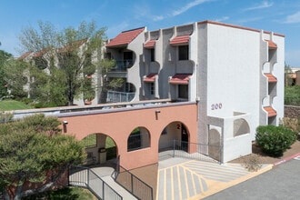 White Acres in El Paso, TX - Foto de edificio - Building Photo