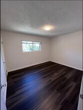 1155 Delphinium St, Unit B in Red Bluff, CA - Foto de edificio - Building Photo