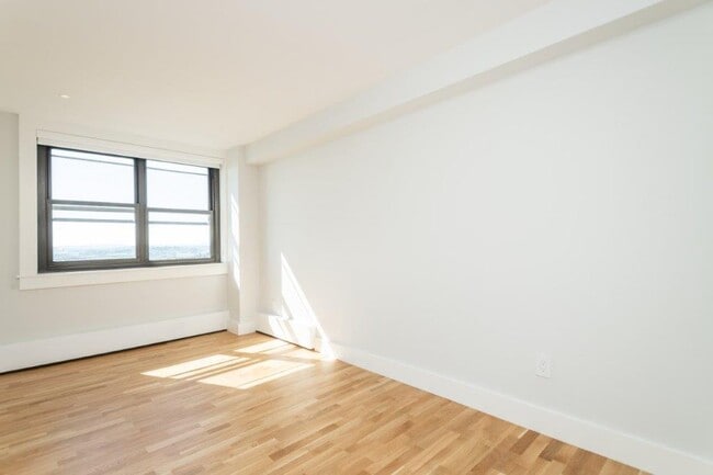 1410 Columbia Rd, Unit 15F in Boston, MA - Foto de edificio - Building Photo