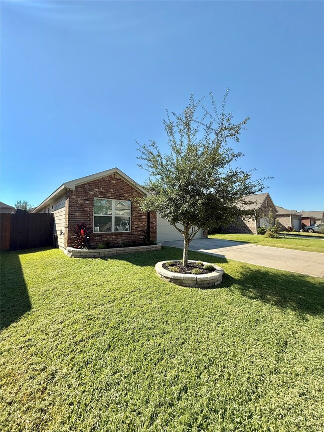 16538 Twinwalker Drive in Houston, TX - Building Photo - Building Photo