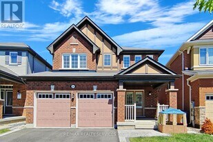 31 Leadenhall Rd in Brampton, ON - Building Photo
