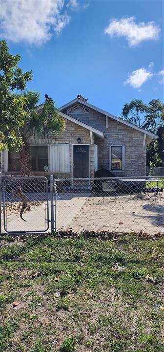 212 NW 11th St in Pompano Beach, FL - Building Photo