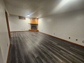 319 Prairie Ave in Fairfax, IA - Building Photo