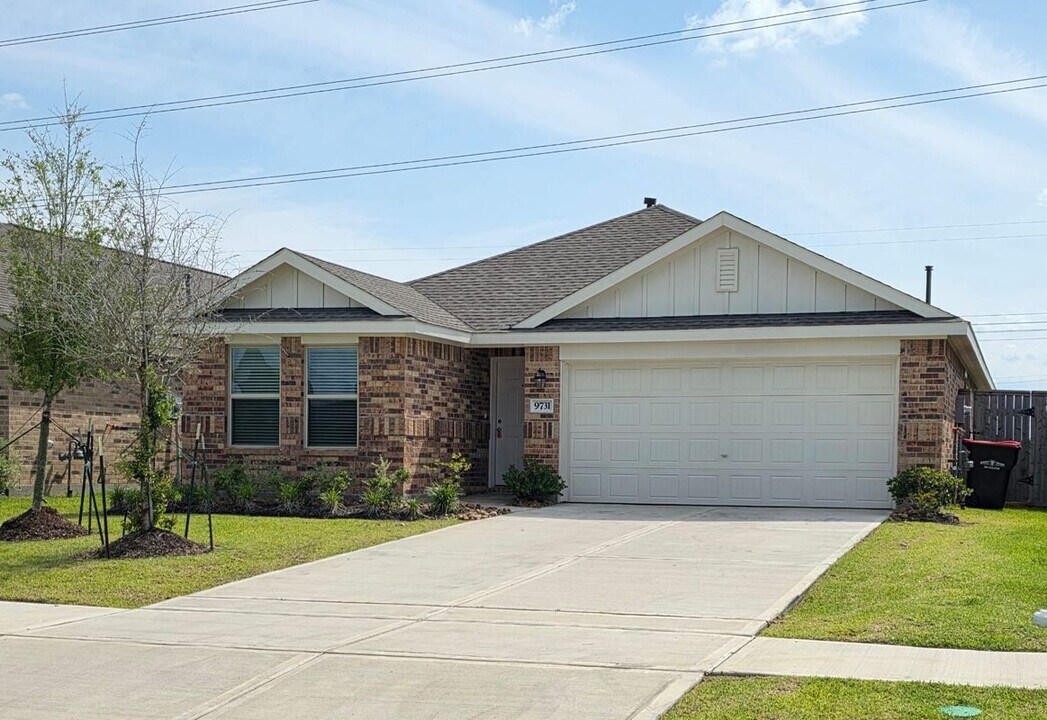 9731 Atwood Lake Dr in Baytown, TX - Building Photo