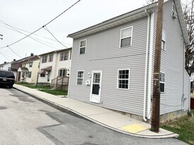 556 Locust St in Hanover, PA - Building Photo