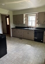 208 S Main Cross St in Bowling Green, MO - Building Photo - Building Photo