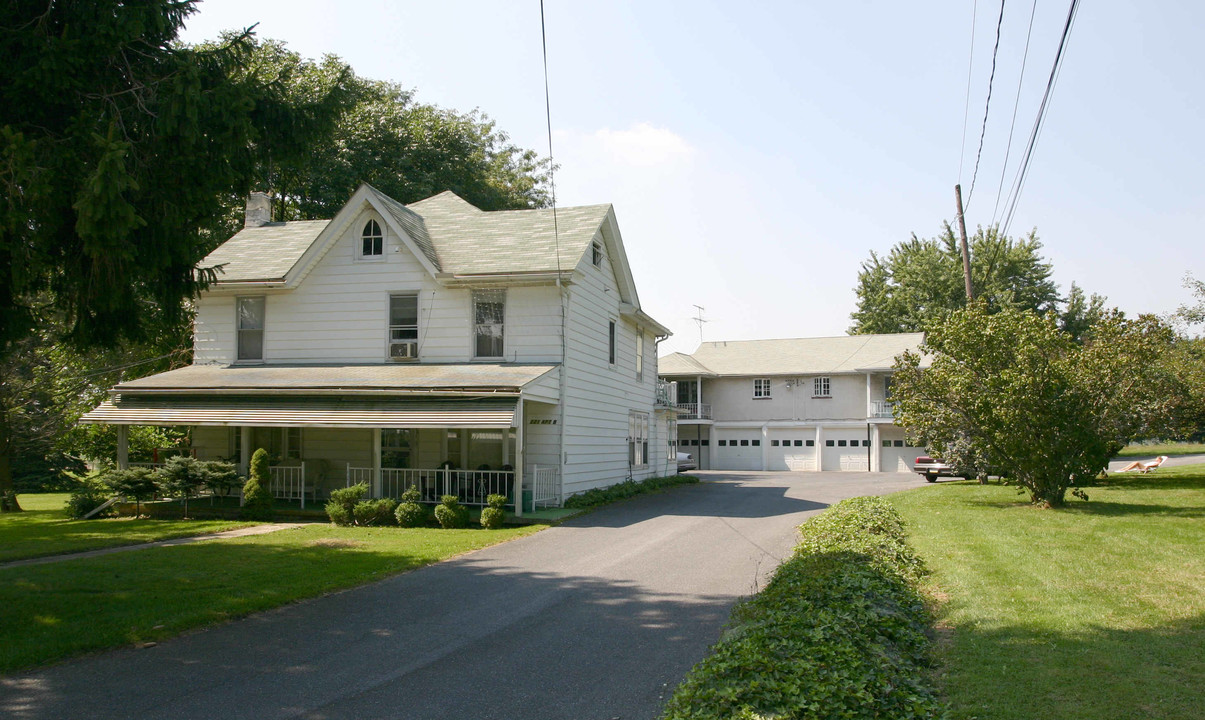 221 Pequea Ave in Honey Brook, PA - Building Photo