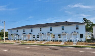 8496 McGirts Village Ln in Jacksonville, FL - Building Photo - Building Photo