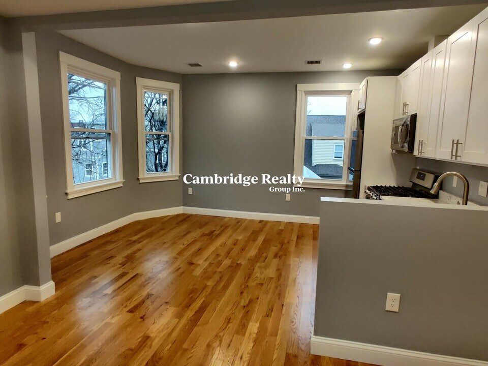 236 Norfolk St, Unit A3 in Cambridge, MA - Building Photo