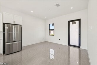 4402 E 19th St in Lehigh Acres, FL - Foto de edificio - Building Photo