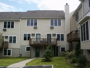 York Farm Estates in Yorktown Heights, NY - Foto de edificio - Building Photo