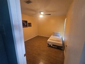 2626 Holly Hall St, Unit 2626 Holly Hall Street in Houston, TX - Foto de edificio - Building Photo