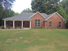 7785 Shamrock Rd in Millington, TN - Building Photo