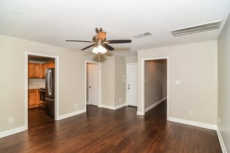 1616 Allston Dr in Murfreesboro, TN - Foto de edificio - Building Photo