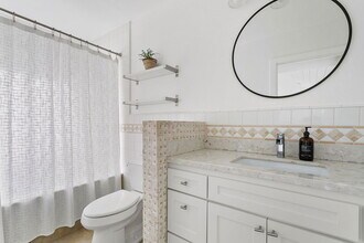 940 Dogwood St in Costa Mesa, CA - Building Photo - Building Photo