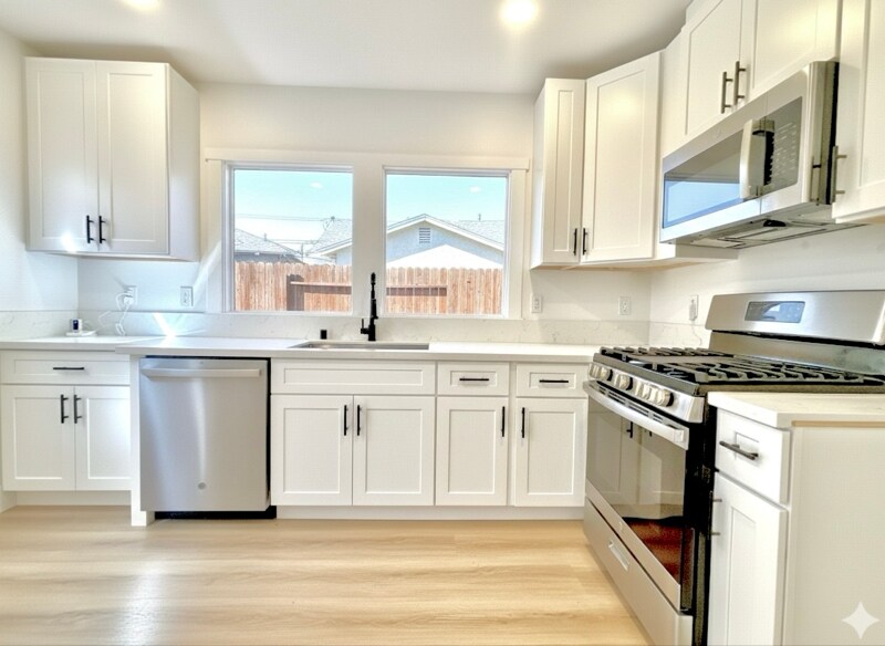 854 Orange Ave in Long Beach, CA - Building Photo