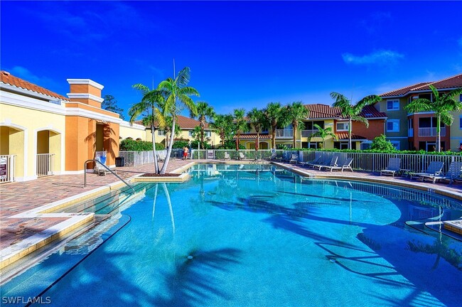 13190 Bella Casa Cir in Ft. Myers, FL - Foto de edificio - Building Photo