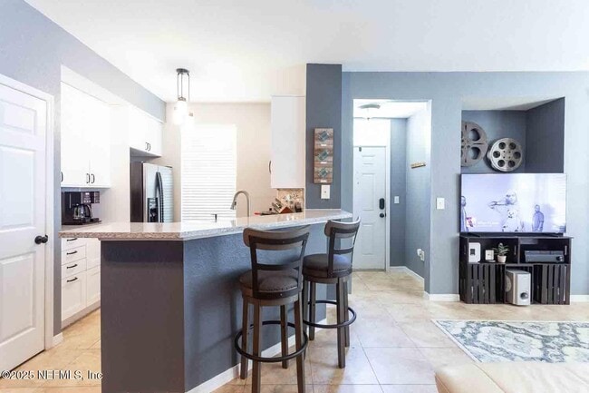 13700 Richmond Park Dr N in Jacksonville, FL - Foto de edificio - Building Photo