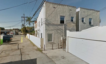 1874 S Redondo Blvd in Los Angeles, CA - Foto de edificio - Building Photo