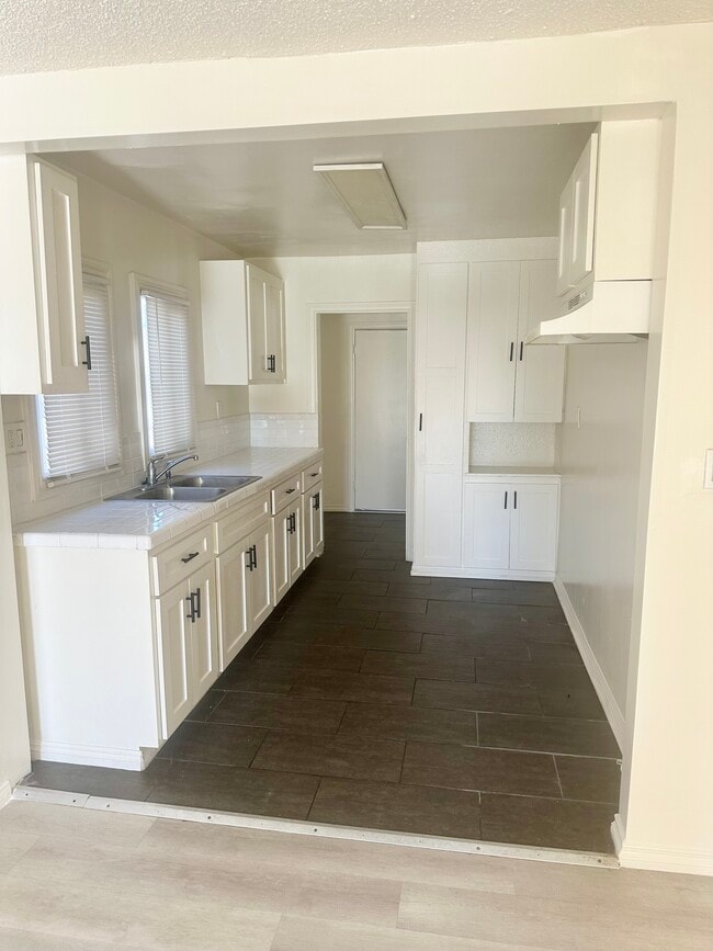 1511 W 58th Pl in Los Angeles, CA - Building Photo - Building Photo