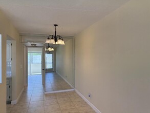 72 Kingswood B in West Palm Beach, FL - Building Photo - Building Photo