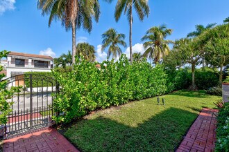 194 Almeria Rd in West Palm Beach, FL - Building Photo - Building Photo