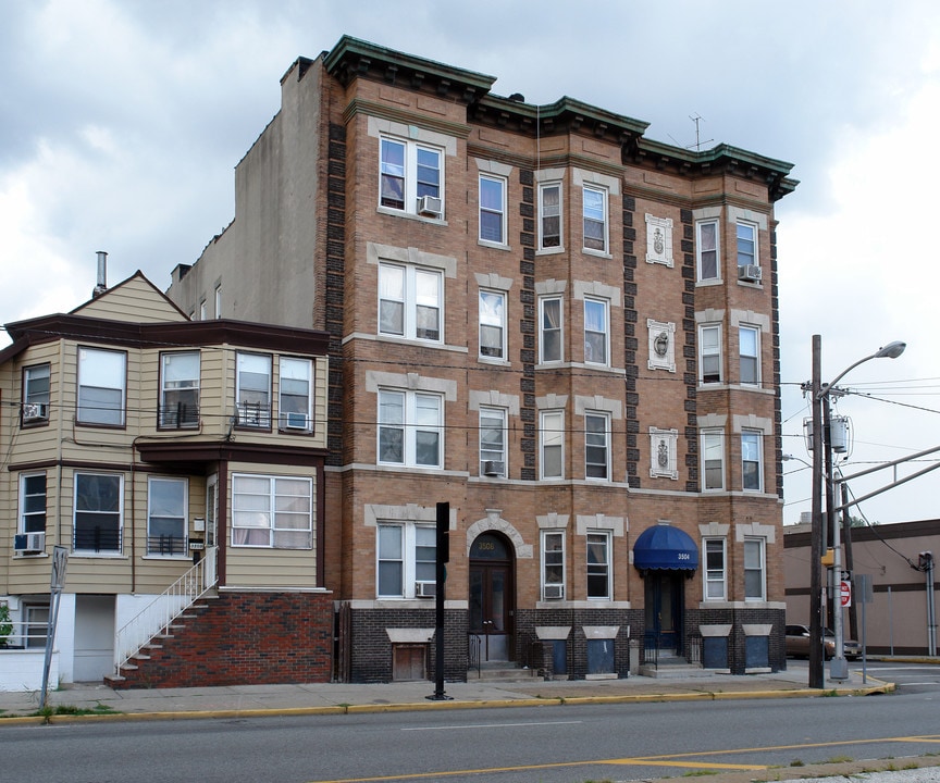 3506 John F Kennedy Blvd in Jersey City, NJ - Building Photo