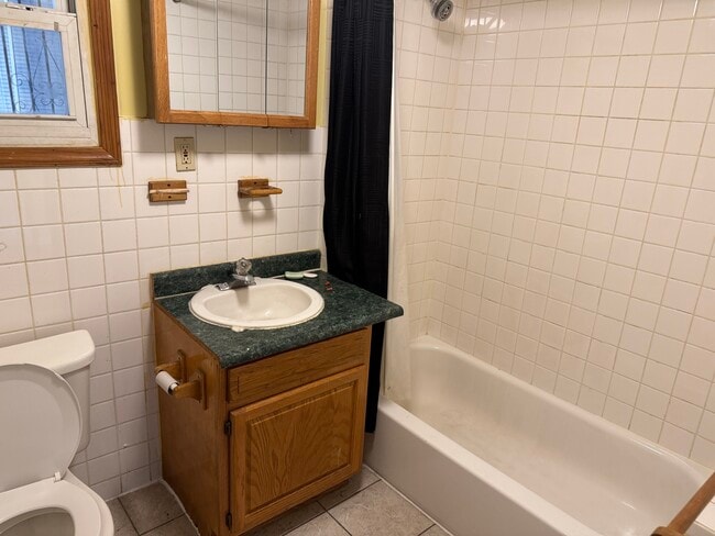 2352 Poland St, Unit 2352 in Hamtramck, MI - Building Photo - Building Photo