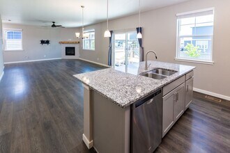 1464 Vantage Pkwy in Berthoud, CO - Building Photo - Building Photo