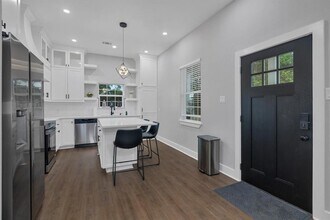 205 Charles St-Unit -B in Cleveland, TX - Building Photo - Building Photo