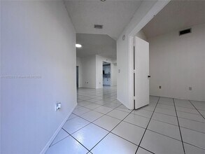 16322 Malibu Dr in Weston, FL - Building Photo - Building Photo