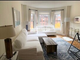 213 Newbury St, Unit 7A in Boston, MA - Building Photo