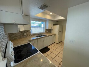2054 Los Lomas Dr in Clearwater, FL - Building Photo - Building Photo