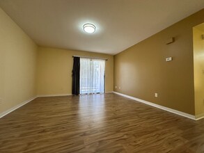 12019 Alta Carmel Ct in San Diego, CA - Building Photo - Building Photo