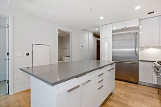 45 Sutton Square SW in Washington, DC - Foto de edificio - Building Photo