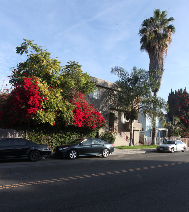 6139 Fountain Ave in Los Angeles, CA - Foto de edificio - Building Photo