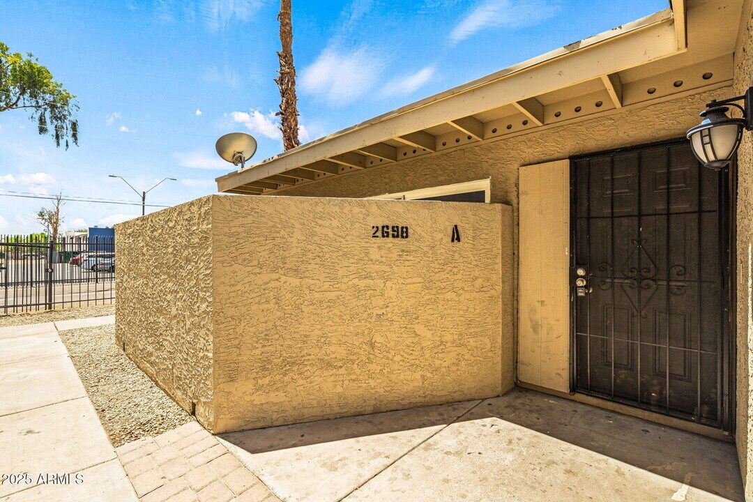 2698 N 43rd Ave in Phoenix, AZ - Building Photo