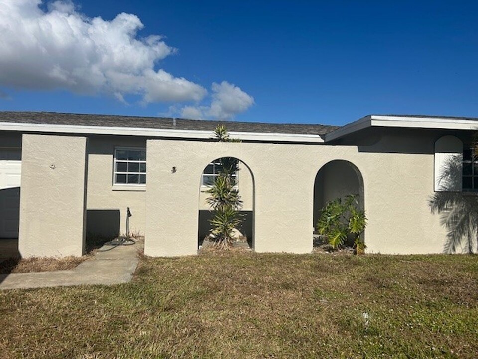 417 SE 6th St in Cape Coral, FL - Building Photo