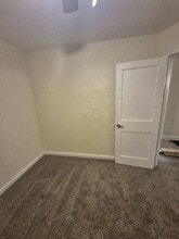 5033 Linwood Blvd in Kansas City, MO - Building Photo - Building Photo