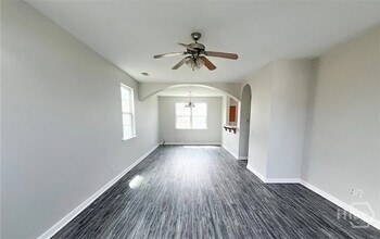 221 Chapel Lake S in Savannah, GA - Building Photo - Building Photo
