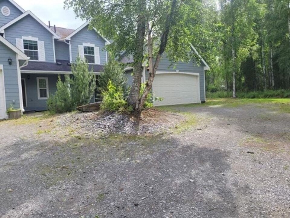 8930 Emil Dr in Wasilla, AK - Building Photo