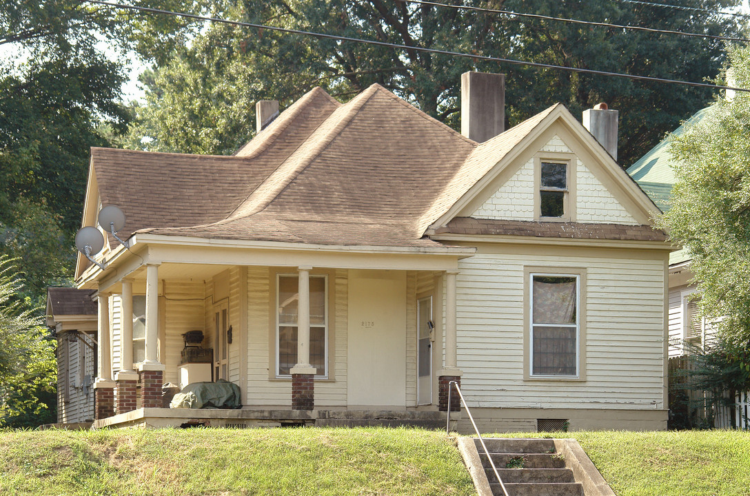 2175 Madison Ave in Memphis, TN - Building Photo