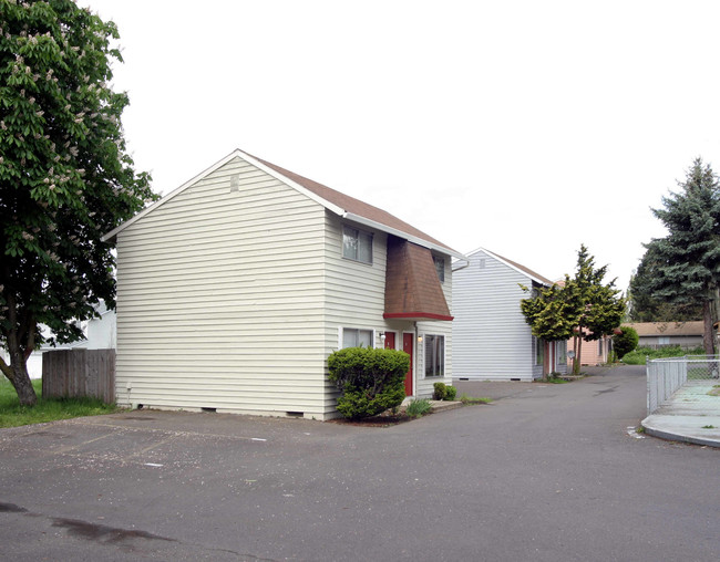 Cedar Village Townhomes in Vancouver, WA - Building Photo - Building Photo