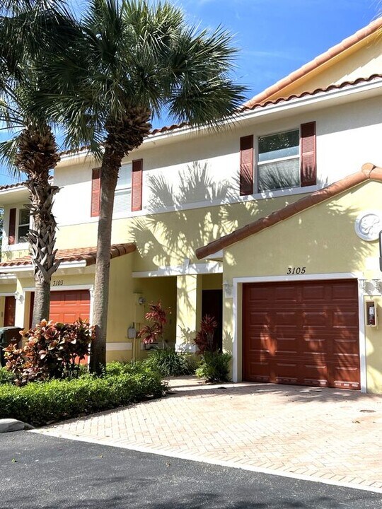 3105 NW 25th Way in Oakland Park, FL - Foto de edificio