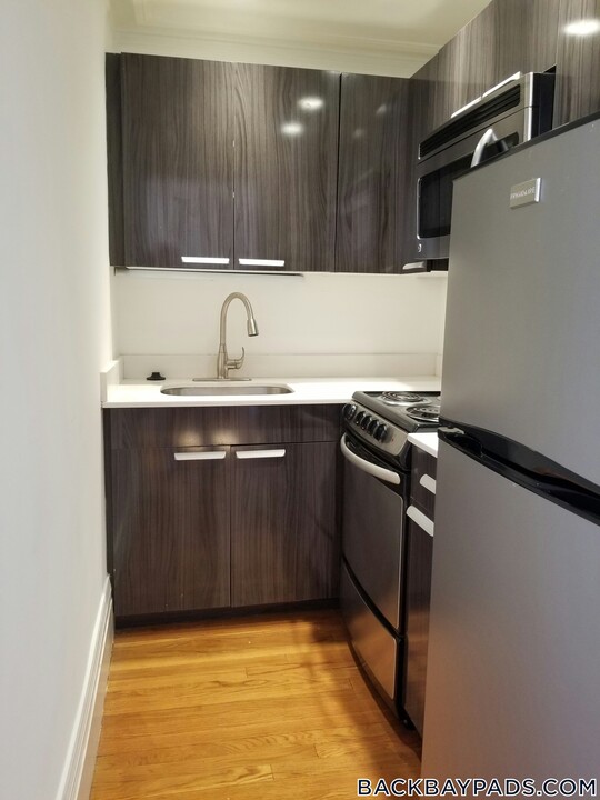 254 Newbury St in Boston, MA - Building Photo